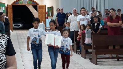 Dezenas de FiÃ©is participaram da abertura do TrÃ­duo em louvor a SÃ£o JosÃ© no Bairro Cristo Rei